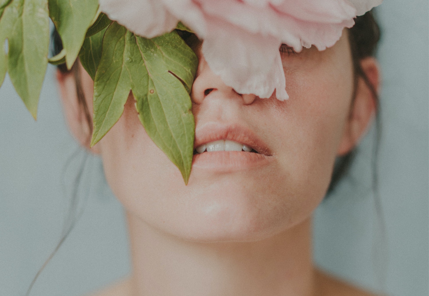 目もとのたるみが気になる…原因とアプローチ方法は?